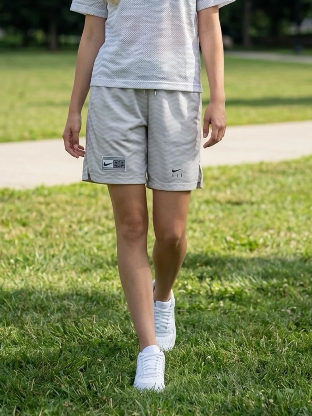 NWT NIKE Fly Women’s Standard Fit Dri Fit Basketball 9” Shorts Cream Chevron - M